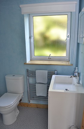 Shore Cottage Self Catering Holiday Cottage Accomodation Elgol - downstairs shower room