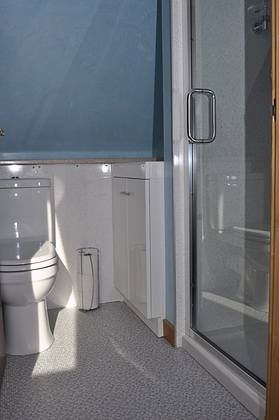 Shore Cottage Self Catering Holiday Cottage Accomodation Elgol - upstairs shower room